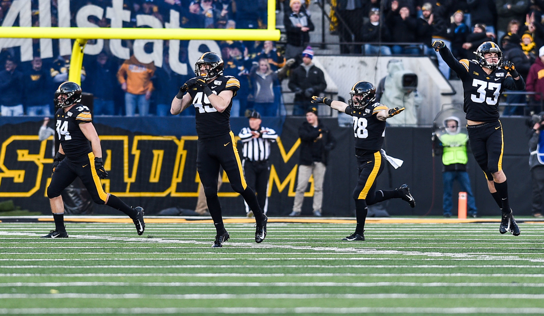 111619-qct-spt-iowa-minn-foot-112a.jpg